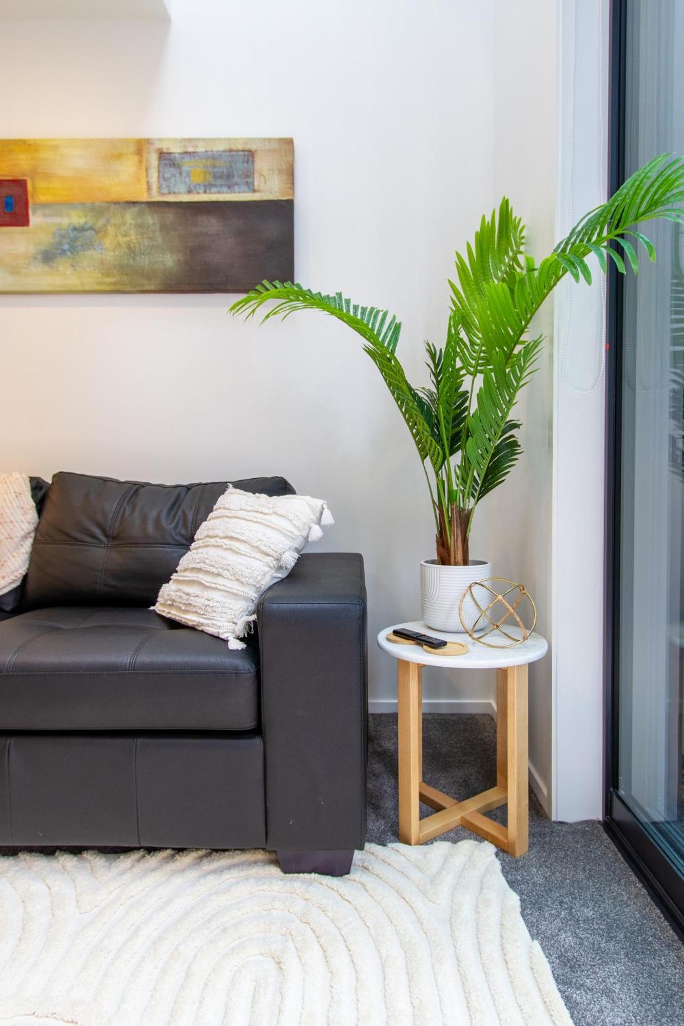 Botanic Bliss Bungalow: 1 Bed Loft Apartment *