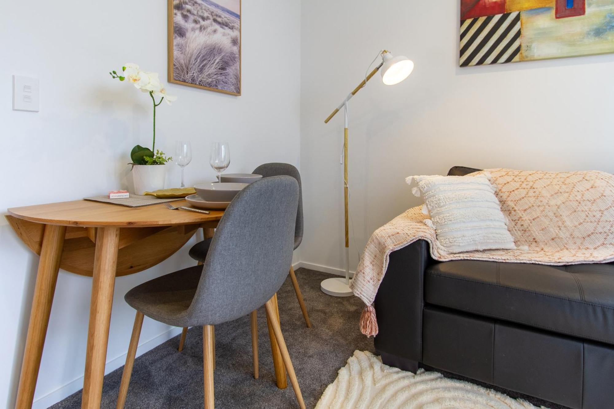 Botanic Bliss Bungalow: 1 Bed Loft Apartment