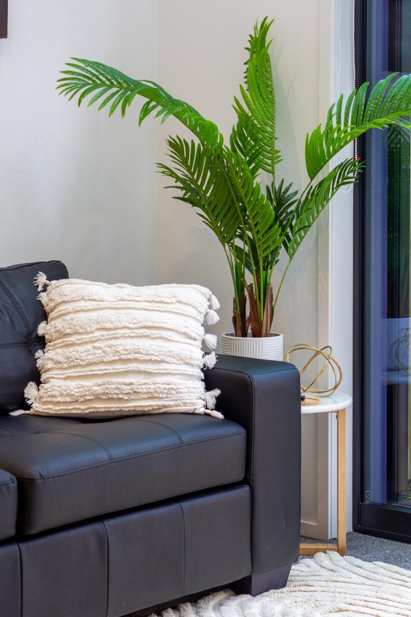 Botanic Bliss Bungalow: 1 Bed Loft