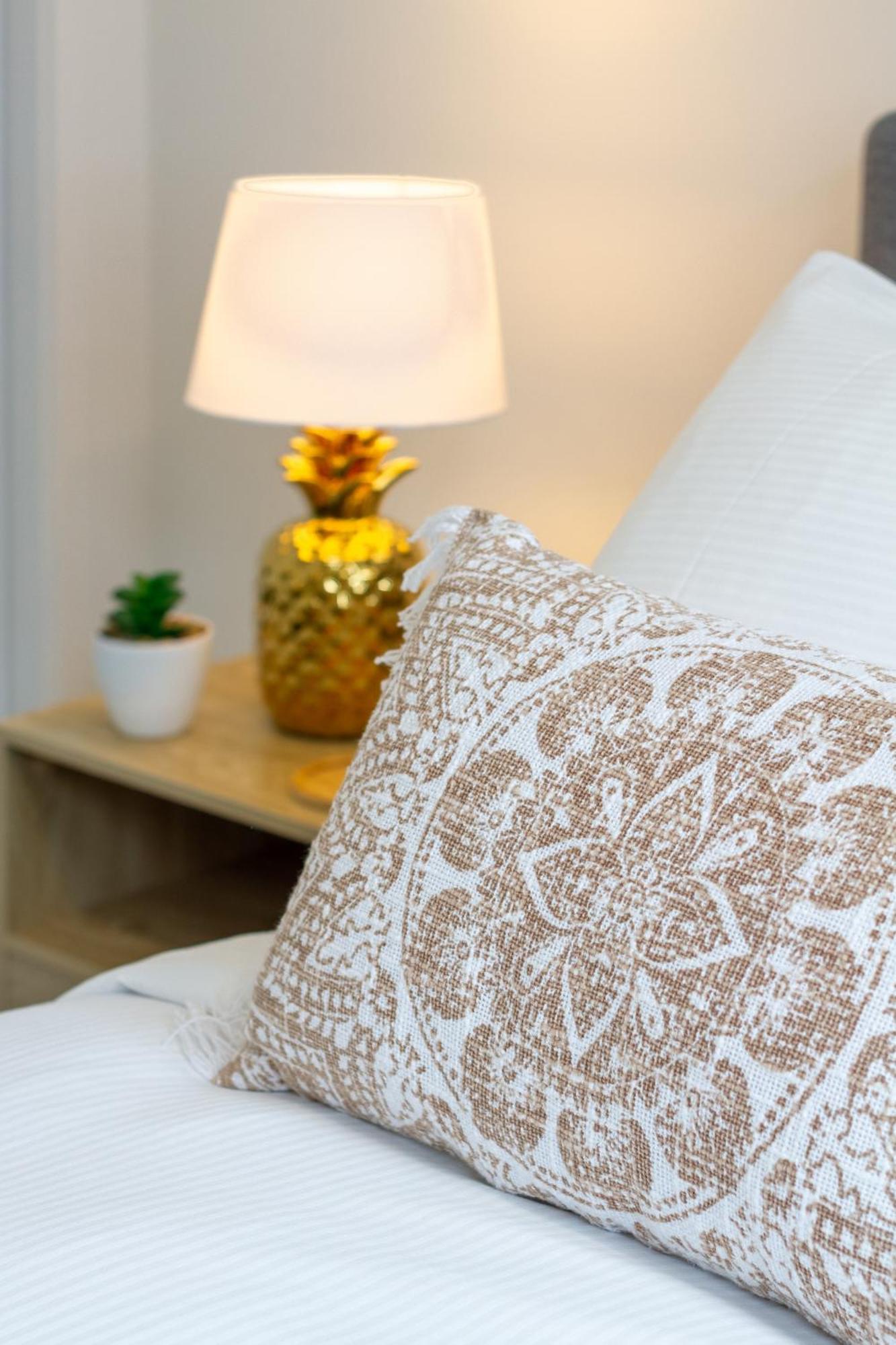Botanic Bliss Bungalow: 1 Bed Loft Apartment