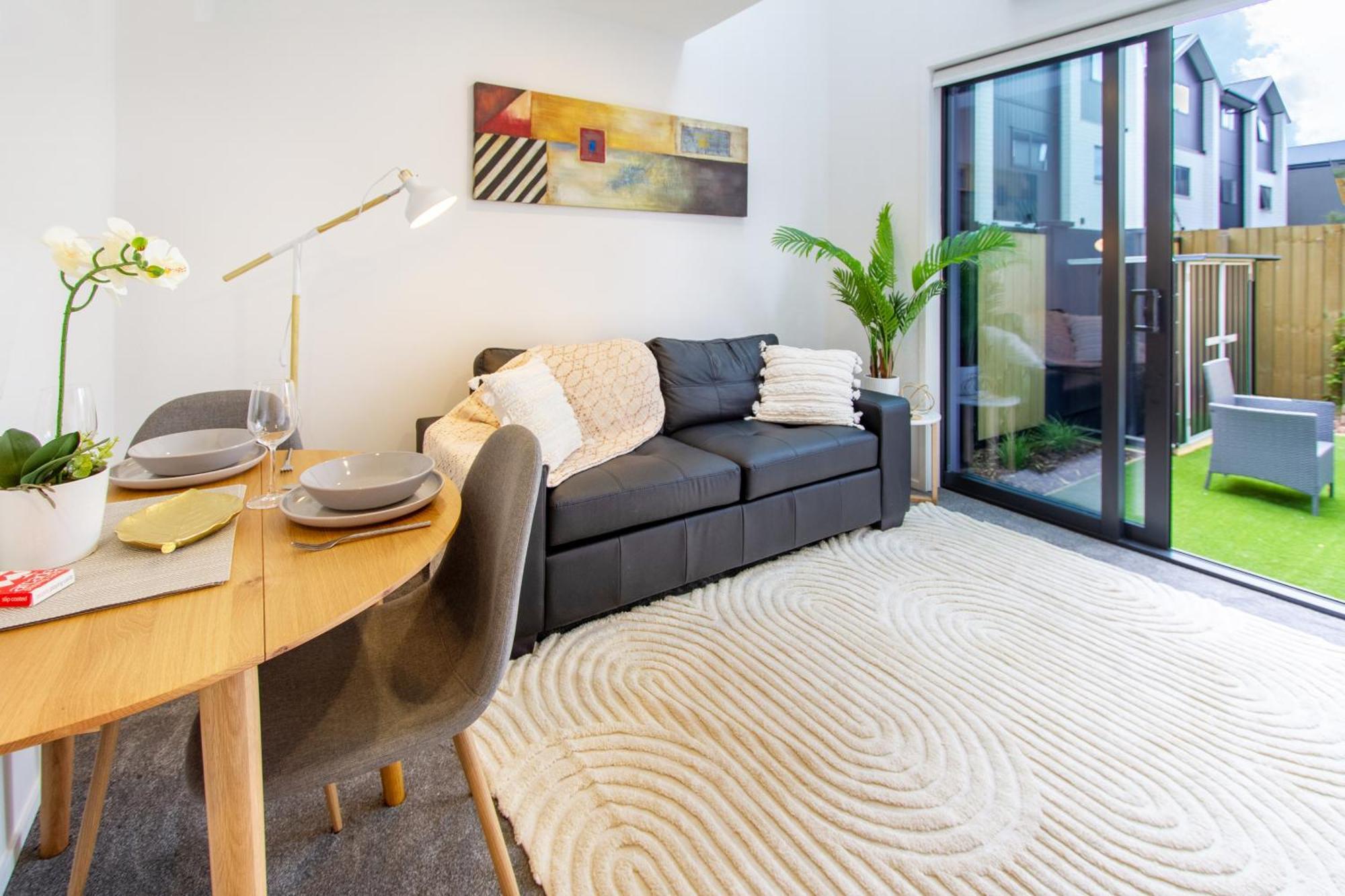 Botanic Bliss Bungalow: 1 Bed Loft