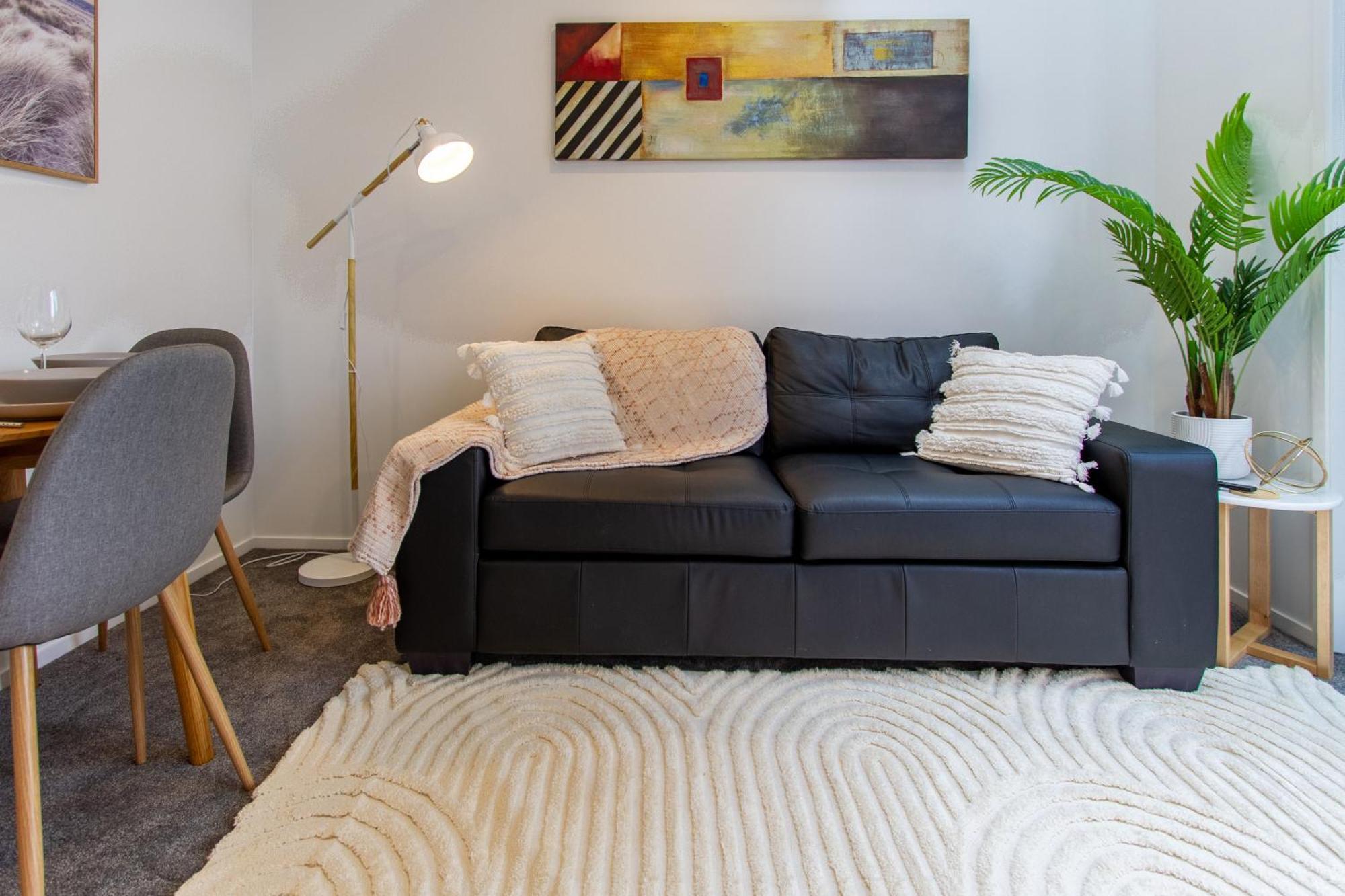 Botanic Bliss Bungalow: 1 Bed Loft Apartment *